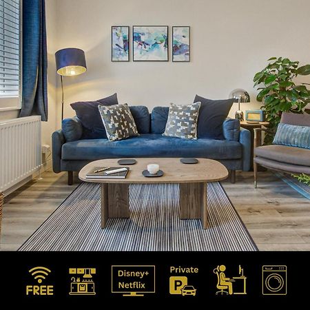 Stylish, Business Traveller Friendly Apartment, With Free Parking And Netflix Фарнборо Екстер'єр фото