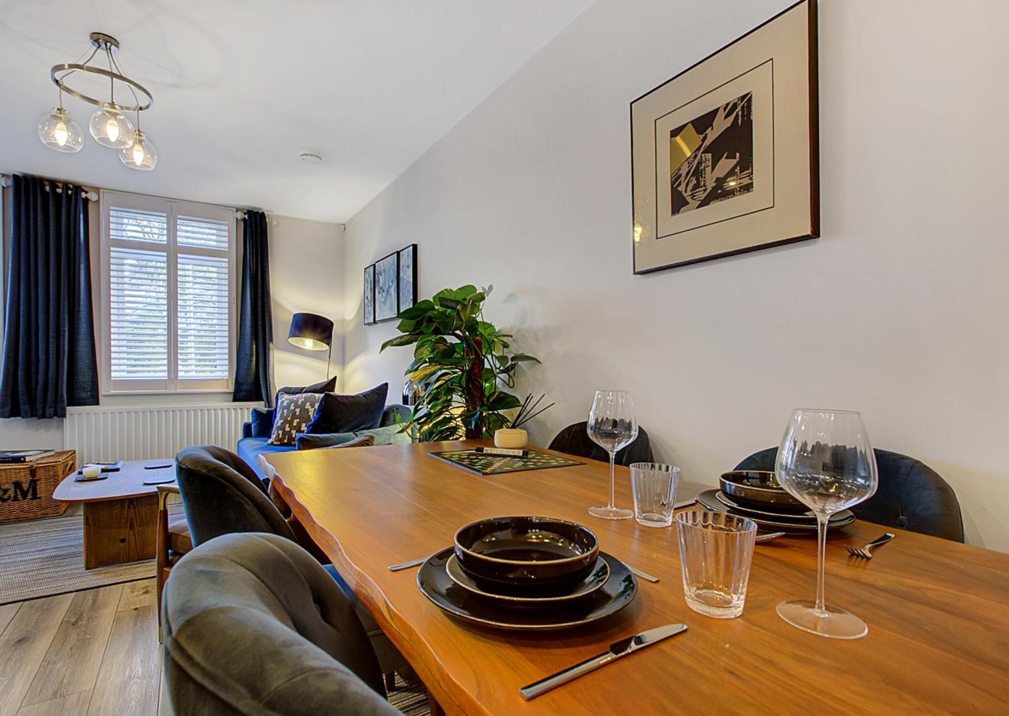 Stylish, Business Traveller Friendly Apartment, With Free Parking And Netflix Фарнборо Екстер'єр фото