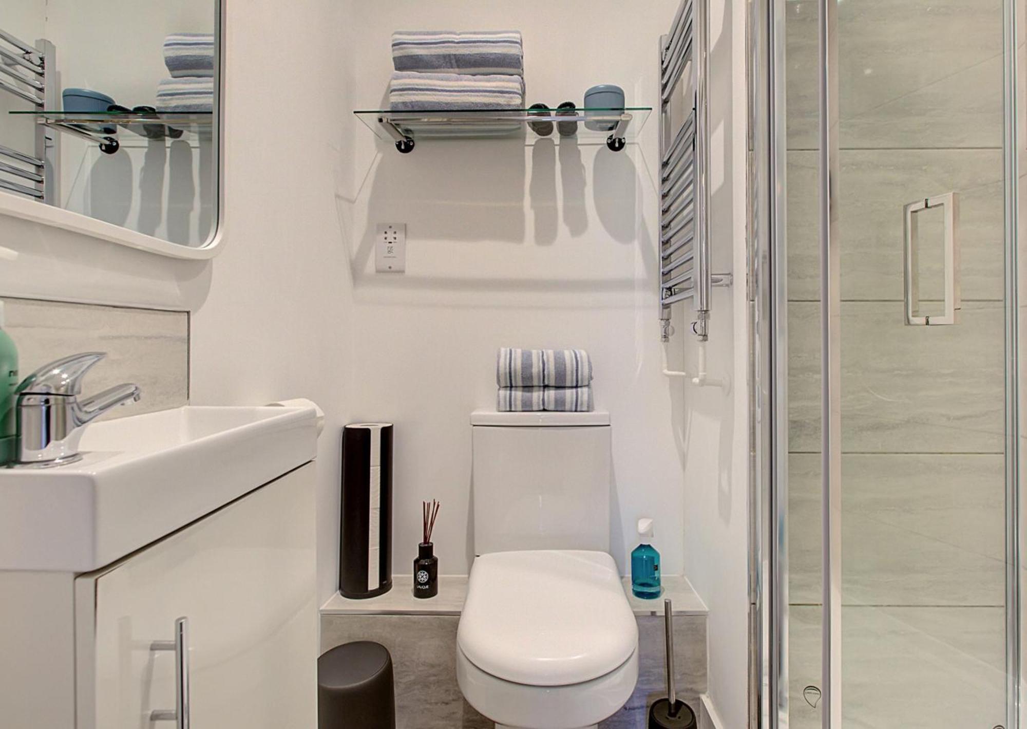 Stylish, Business Traveller Friendly Apartment, With Free Parking And Netflix Фарнборо Екстер'єр фото