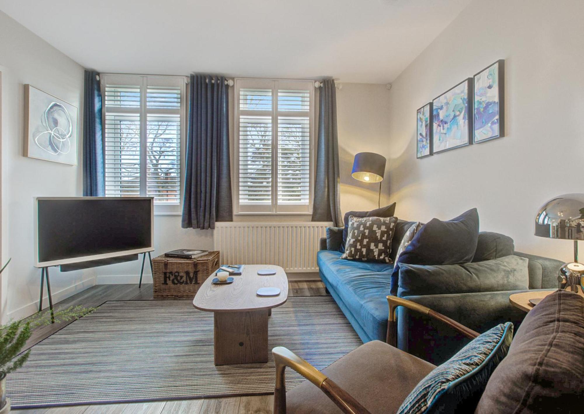 Stylish, Business Traveller Friendly Apartment, With Free Parking And Netflix Фарнборо Екстер'єр фото